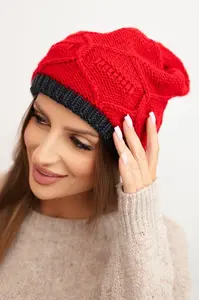 Kesi Dámská zimní čepice z vlny s propleteným vzorem K443 červená