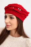 Dámská zimní čepice s ozdobným vzorem a krystaly