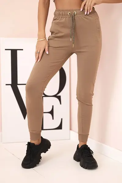 Dámske béžové tepláky s vreckami a retiazkou