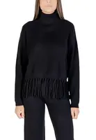 Černý rolákový svetr s třásněmi