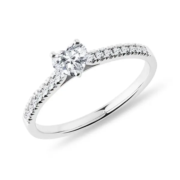 Romantický diamantový prsten se srdíčkem v bílém zlatě KLENOTA