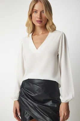 Happiness İstanbul Women's White V-Neck Crepe Blouse