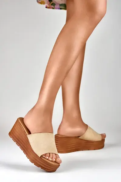 primohurt Béžové žabky Versis na podpatku