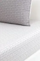 Bavlněné prostěradlo s gumou Lacoste L BLOCK Greige 140 x 200 cm