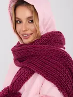 Bordový pletený šál s brmbolcami