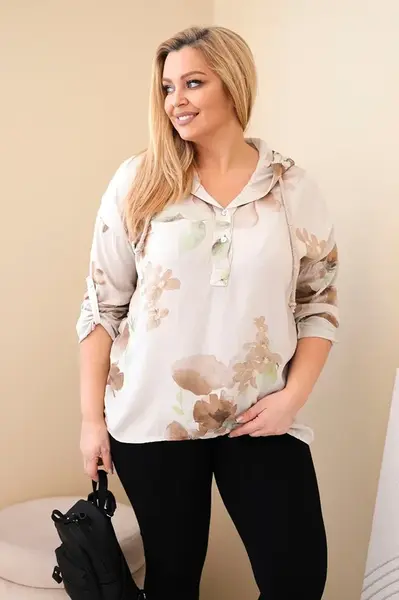 Plus size blúzka s kapucňou a kvetinovým vzorom