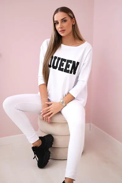 Set with white Queen print