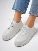 Resti Women's perforated laced sports shoes Vaned