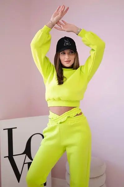 Insulated set with a short pistachio sweatshirt