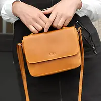 Dámská kožená crossbody kabelka Sparwell Matilde - koňak