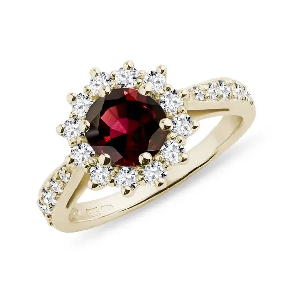 Prsten ze žlutého zlata s kulatým granátem a brilianty KLENOTA