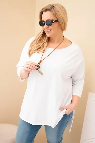 Plus size asymetrická blúzka s náhrdelníkom