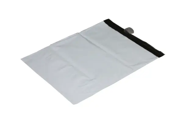 50 ks - Obálka plastová samolepicí bílo-černá 550x750+50x0,06 (80% podíl recyklátu)