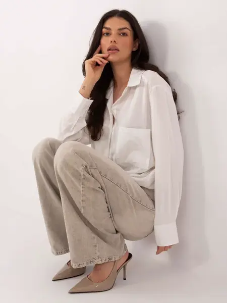 Bílá jednobarevná košile