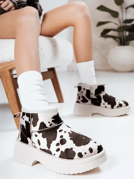 Dámske snehule s kravským vzorom