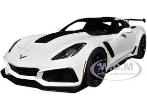 2019 Chevrolet Corvette C7 ZR1 Arctic White with Carbon Top 1/18 Model Car by Autoart