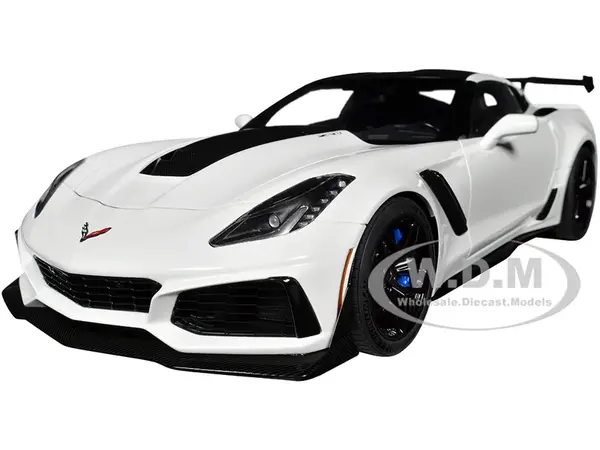 2019 Chevrolet Corvette C7 ZR1 Arctic White with Carbon Top 1/18 Model Car by Autoart
