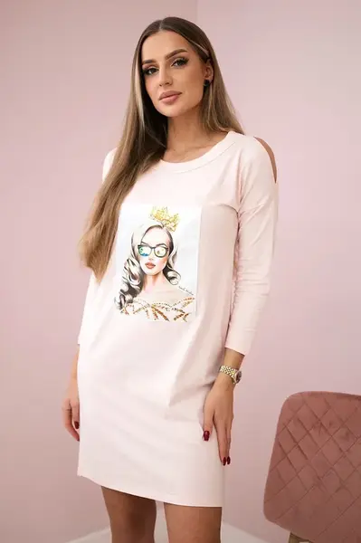 Šaty s grafikou dívky v brýlích 3D pudrově růžové