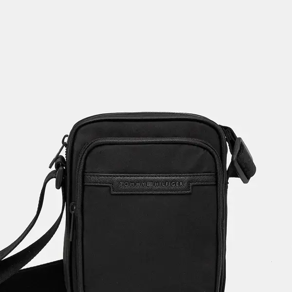 Taštička Tommy Hilfiger zelená barva, AM0AM13465