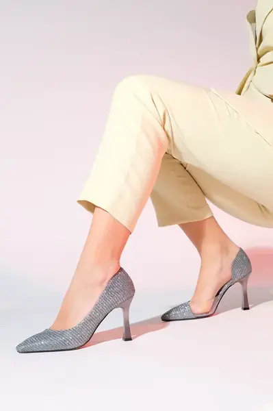 Stříbrné lodičky s vysokým podpatkem