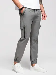 Ombre Men's jogger pants with cargo pockets and print - gray