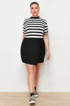 Trendyol Curve Černá Rovná Krátká Sukně Finike Tkaná Sukně Plus Size