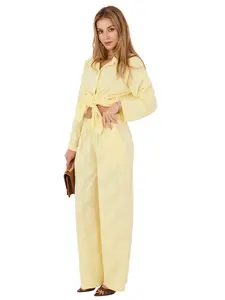 Letní komplet světle žluté barvy