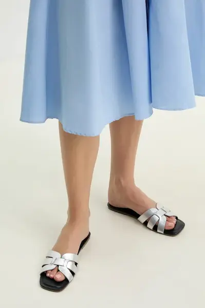 Kožené pantofle Answear.LAB dámské, stříbrná barva