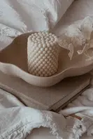 Dekorativní svíčka Temida Cube Bubble 200 g béžová barva