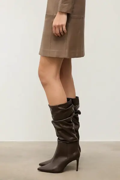 Kožené kozačky Answear.LAB hnědá barva, na podpatku