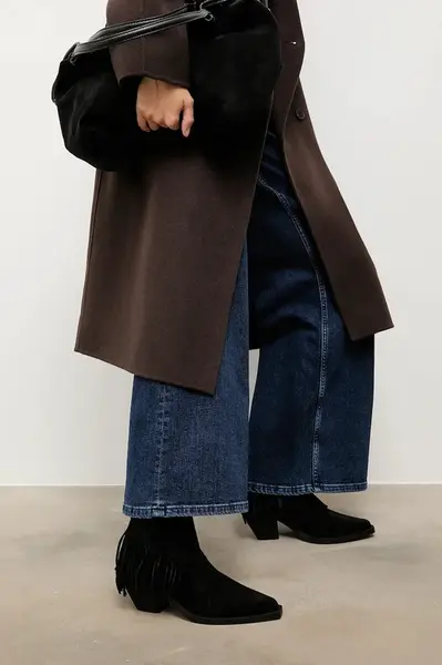 Semišové kovbojské boty Answear.LAB černá barva, na podpatku