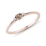 Zásnubní prsten s diamanty v růžovém zlatě KLENOTA