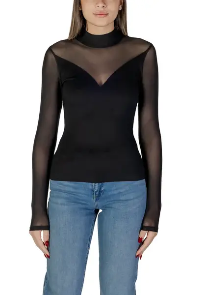 Černý top s dlouhými rukávy
