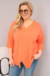Plus size dámska blúzka s V-výstrihom