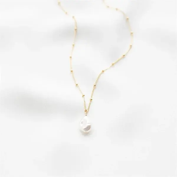 Minimalist Freshwater Pearl Necklace - Fashionable and Elegant 14K Gold-Plated Collarbone Chain for Women