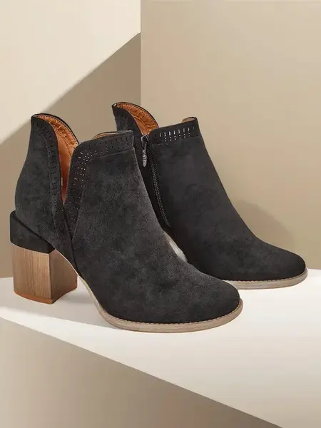 Resti Women's ankle boots on a post Vettot