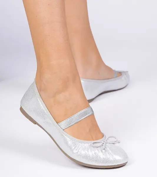 Gemre Strieborné dámske balerínky s mašličkou na gumičke Lerona