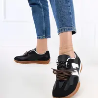 Gemre Black sneakers with colorful laces Bekki