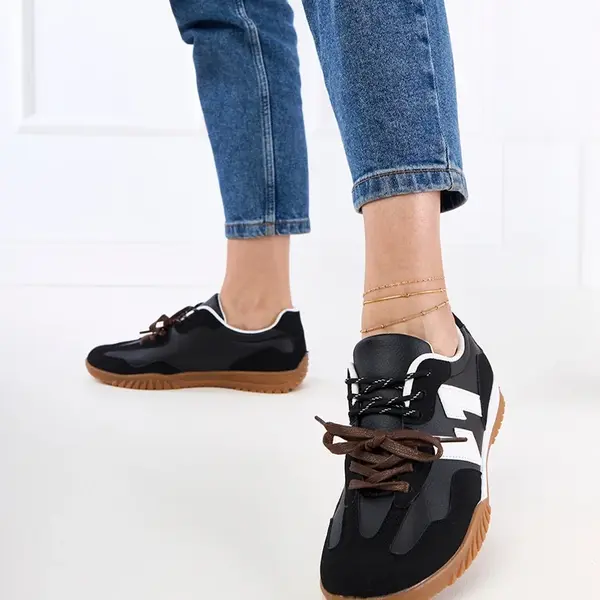 Gemre Black sneakers with colorful laces Bekki