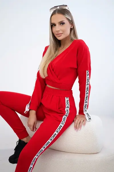 Sada s ozdobnými pruhy červené