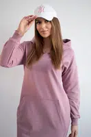 Tmavě růžové šaty s kapucí