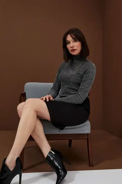 Dámska čierna puzdrová sukňa