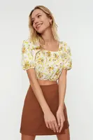 Trendyol žltá blúzka s kvetinovým vzorom a štvorcovým výstrihom