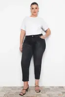 Trendyol Curve Čierne Mom džínsy s vysokým pásom