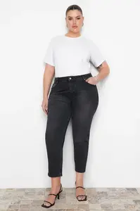 Trendyol Curve Čierne Mom džínsy s vysokým pásom