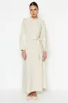 Trendyol krémové šaty s páskem, krajkovým a volánovým detailem, z lněné směsi