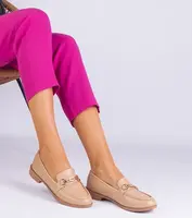 Gemre Béžové dámske mokasíny so zlatou ozdobou a kryštálikmi Mikasa