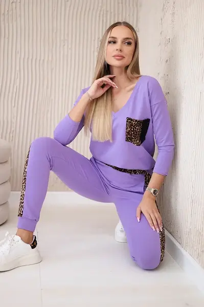 Set with a panther motif purple