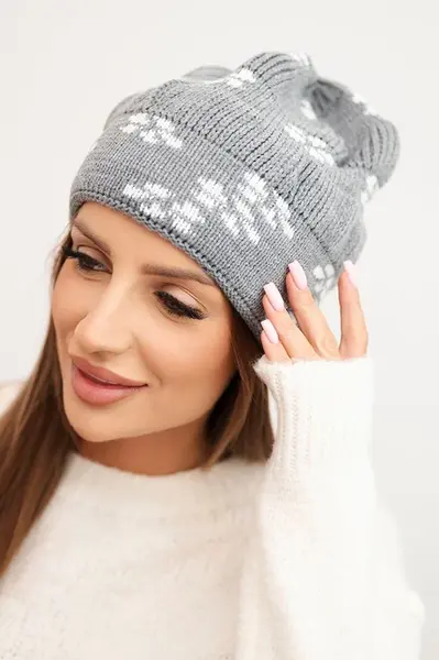 Dámská zimní čepice s vločkami