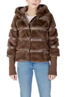 Hnědá zimní bunda s kapucí